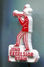 Jong Excelsior R.dam rood op wit plastic speldje ( V_137 ), Verzamelen, Speldjes, Pins en Buttons, Verzenden, Zo goed als nieuw