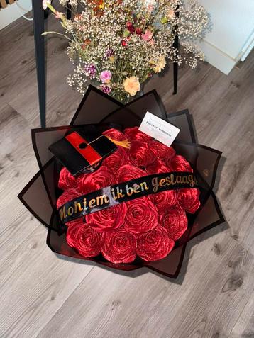 Satijnen rozenboeket, eternal roses beschikbaar voor biedingen