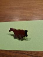 093 Vintage Paarden Speldje/ Pin, Verzamelen, Speldjes, Pins en Buttons, Ophalen of Verzenden, Zo goed als nieuw