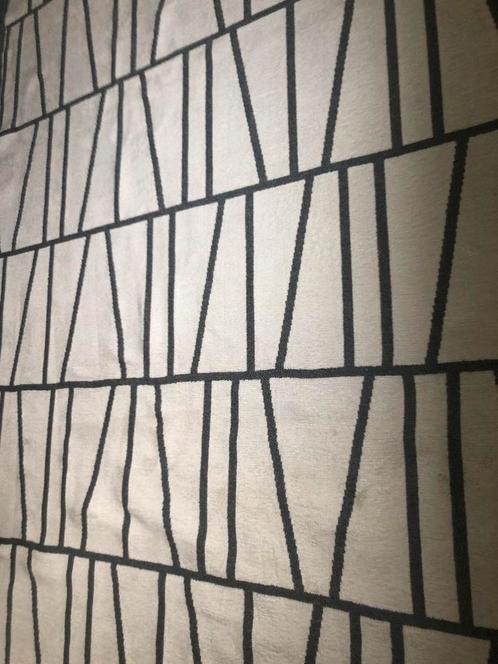 Vloerkleed grijs & wit kun 2 kanten dragen 50 euro, Huis en Inrichting, Stoffering | Tapijten en Kleden, Zo goed als nieuw, 150 tot 200 cm