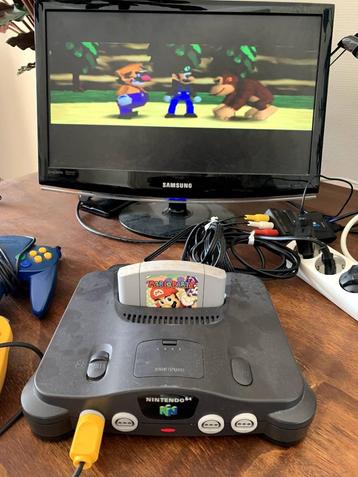 Nintendo 64, 2 controllers, 3 games + scart->hdmi converter beschikbaar voor biedingen