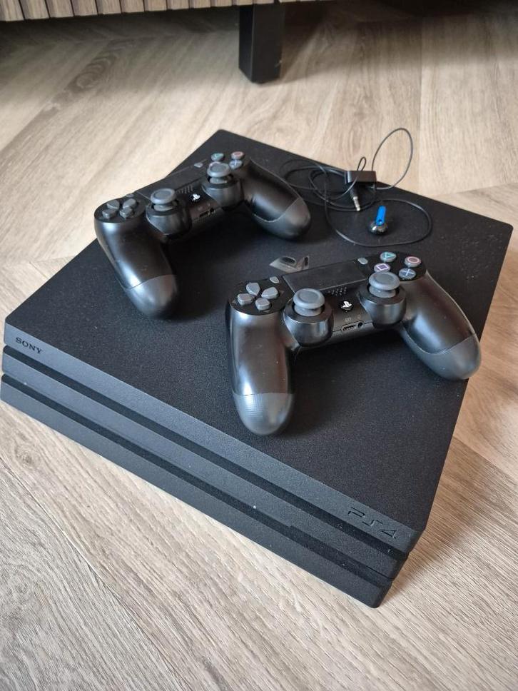 PlayStation 4 Pro - 2 controllers - 6 spellen, Spelcomputers en Games, Spelcomputers | Sony PlayStation 4, Zo goed als nieuw, Pro