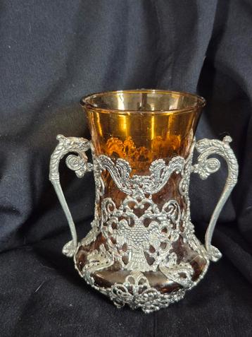 Art deco vaasje amber glas in siertin filigraan  beschikbaar voor biedingen