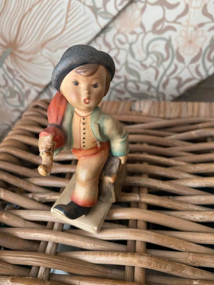 Hummel Beeldje - Wandelaar, Antiek en Kunst, Antiek | Keramiek en Aardewerk, Ophalen of Verzenden