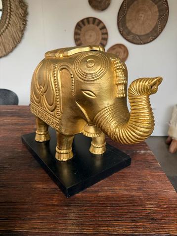 Gouden Stenen Olifant Decoratie beschikbaar voor biedingen