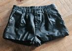 Zwarte Lederlook Short - S/M, Ophalen of Verzenden, Zo goed als nieuw, Maat 36 (S), Zwart