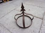 BROCANTE SIERKROON GIETIJZER/JAREN 80-90/MOOIE ROESTPATINA, Ophalen