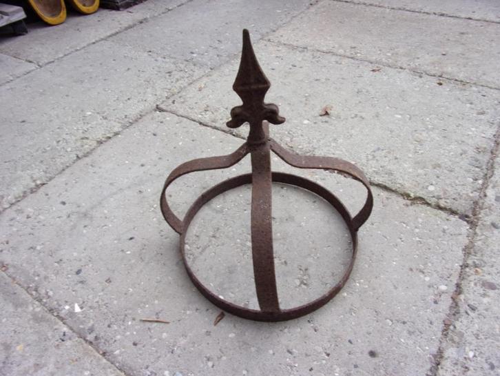 BROCANTE SIERKROON GIETIJZER/JAREN 80-90/MOOIE ROESTPATINA, Antiek en Kunst, Curiosa en Brocante, Ophalen