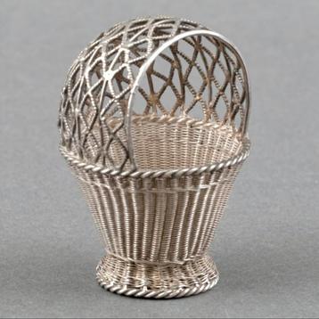 17e Eeuws Hollands zilveren miniatuur, gevlochten mandje. beschikbaar voor biedingen