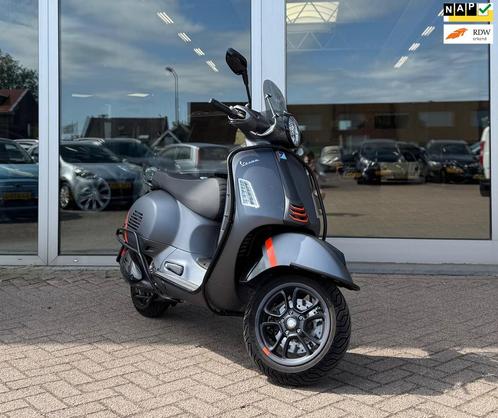 Vespa Scooter GTS 300 SuperSport HPE 1e Eiegnaar veel opties, Motoren, Motoren | Overige merken, Bedrijf, Scooter, 12 t/m 35 kW