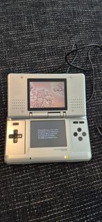 Nintendo DS incl. oplader en spellen, Spelcomputers en Games, Spelcomputers | Nintendo DS, Ophalen, DS Original of Phat, Zilver
