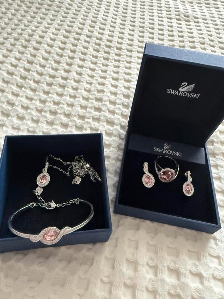 Swarovski Sieradenset - Nieuwstaat, Verzamelen, Swarovski, Zo goed als nieuw, Ophalen of Verzenden