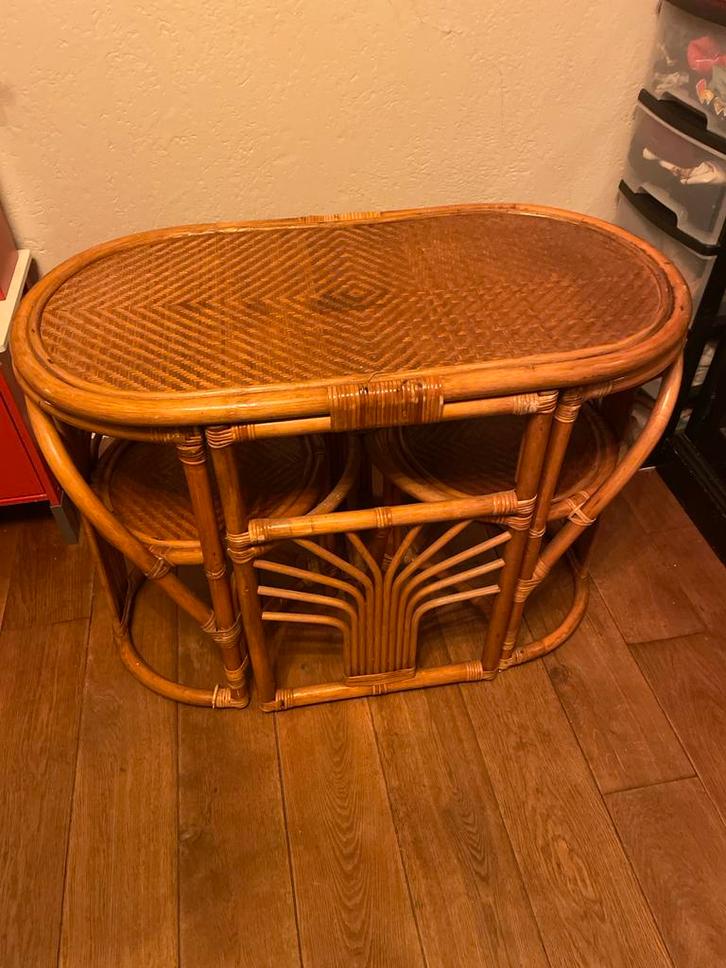 Vintage ‘70s, Rotan set , ovale tafel met 2 stoelen ., Huis en Inrichting, Stoelen, Zo goed als nieuw, Twee, Riet of Rotan, Bruin
