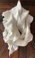 Roomkleurige sjaal, shawl leuke, aparte zijkant; 205 x 15 cm, Kleding | Dames, Mutsen, Sjaals en Handschoenen, Ophalen of Verzenden