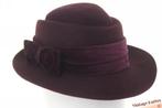 Vintage Dameshoed bordeaux paars wolvilt + fluwelen band 56, Ophalen of Verzenden, Gedragen, 56 of 57 cm (M, 7 of 7⅛ inch), Hoed