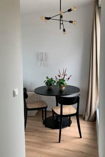 Ronde tafel met rotan stoelen - Amsterdam beschikbaar voor biedingen