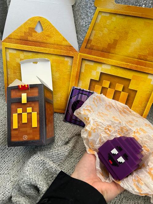 NIEUW Paarse ei, ongebruikte code, twee doosjes Minecraft, Hobby en Vrije tijd, Gezelschapsspellen | Overige, Nieuw, Ophalen of Verzenden