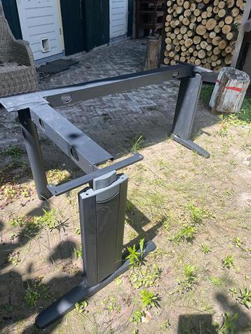 Stalen onderstel bureau