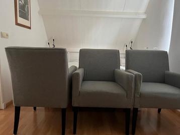 3 eetkamerstoelen met armleuning beschikbaar voor biedingen