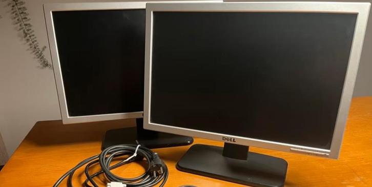 2 Dell Monitors met standaard 19 inch, Computers en Software, Monitoren, Zo goed als nieuw, 60 Hz of minder, DVI, VGA, IPS, Full HD
