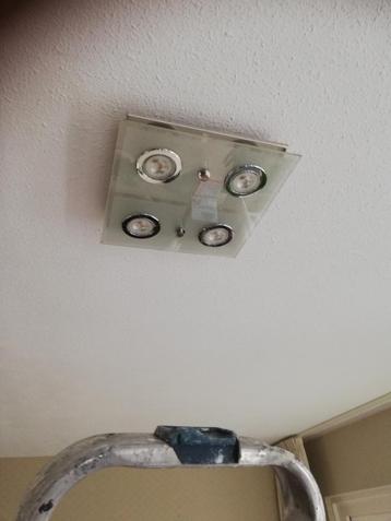 Tijdloze plafondlamp voor fijn goed licht beschikbaar voor biedingen
