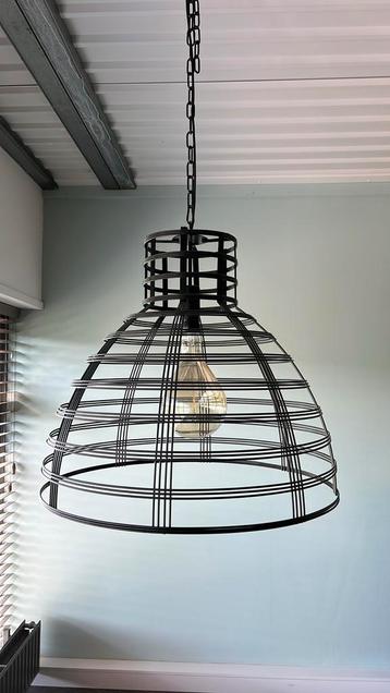Industriele hanglamp beschikbaar voor biedingen
