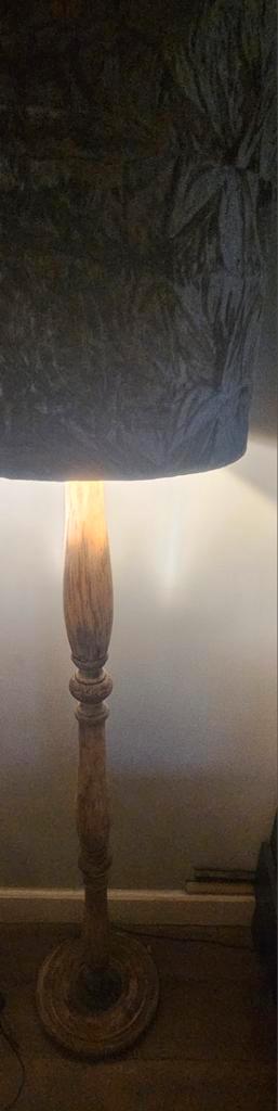 Houten vloerlamp met stoffen kap, Huis en Inrichting, Lampen | Vloerlampen, Gebruikt, 150 tot 200 cm, Hout, Stof, Ophalen