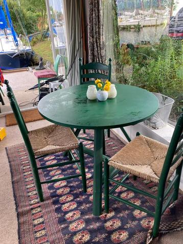 Ronde tafel diameter 95 cm met 4 stoelen beschikbaar voor biedingen