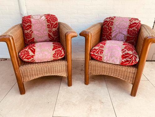 2 Rieten Fauteuils met Houten Frame en Dikke Kussens €150, Huis en Inrichting, Fauteuils, Gebruikt, Hout, 50 tot 75 cm, Minder dan 75 cm