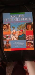 Kinderen uit de hele wereld/Martin Scherstra, Ophalen of Verzenden, Zo goed als nieuw