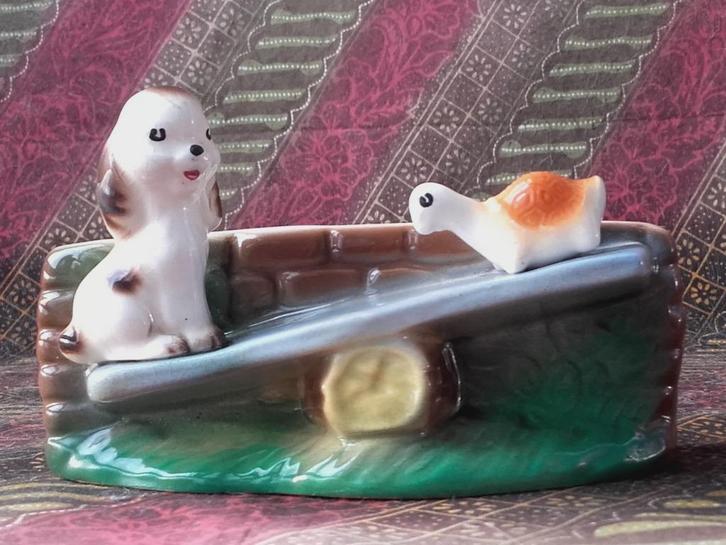 Zeldzaam oud bloembakje uit Engeland met hond en schildpad., Antiek en Kunst, Antiek | Porselein, Ophalen of Verzenden