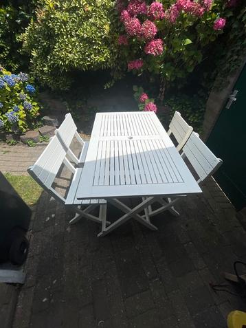 Houten Tuinset met Tafel en 4 Stoelen beschikbaar voor biedingen