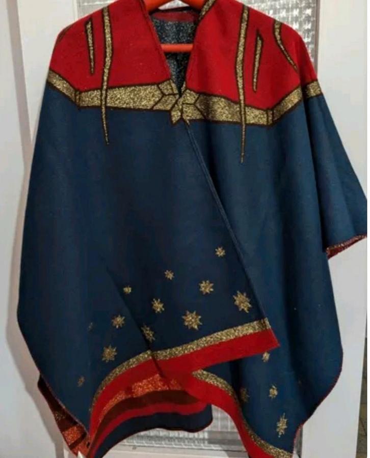 Captain Marvel Poncho - Superhelden Stijl!, Kleding | Dames, Overige Dameskleding, Nieuw, Ophalen of Verzenden