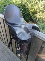 Dressuurzadel Kieffer 17,5" -met stijgbeugels, Ophalen of Verzenden, Gebruikt, Recreatie