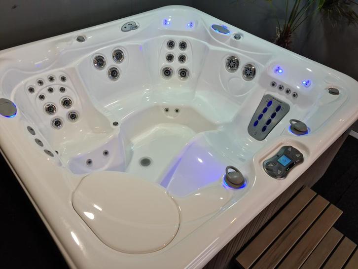 Hotspring envoy, Tuin en Terras, Bubbelbaden en Hottubs, Zo goed als nieuw, Vast, Filter, Pomp, Ophalen of Verzenden