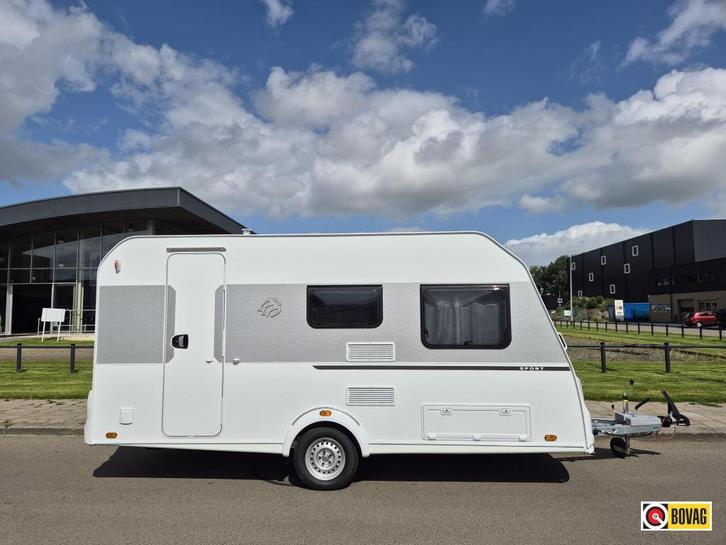 Knaus Sport 420 QD Extra grote keuken, Caravans en Kamperen, Caravans, Bedrijf, tot en met 4, 750 - 1000 kg, Treinzit, Knaus, Dwarsbed