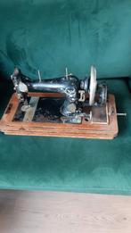 Oude naaimachine  met toebehoren ( Singer ?), Ophalen