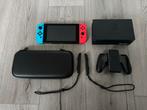 Complete goede Nintendo Switch V2 met toebehoren, Spelcomputers en Games, Ophalen of Verzenden, Zo goed als nieuw, Met 2 controllers