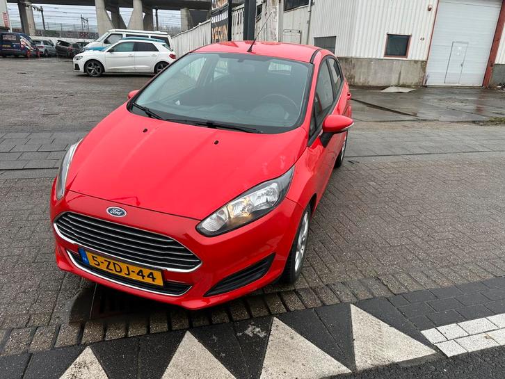 Ford Fiësta 1.0 59KW/80PK 5D 2013 Rood  KM STAND 101669, Auto's, Ford, Particulier, Fiësta, ABS, Airbags, Airconditioning, Alarm