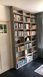 Boekenkast van grijs steigerhout gratis ophalen in delen, Huis en Inrichting, Kasten | Boekenkasten, Ophalen, Met plank(en), Gebruikt