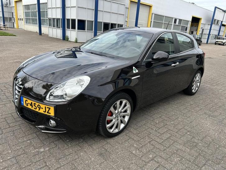 Alfa romeo Giulietta 1.4 T Distinctive NAVI CRUISE PDC CLIMA, Auto's, Alfa Romeo, Giulietta, ABS, Airbags, Airconditioning, Boordcomputer