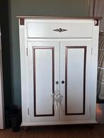 Wit kastje met koperen accenten, Ophalen, Gebruikt, 70 tot 120 cm, Grenenhout