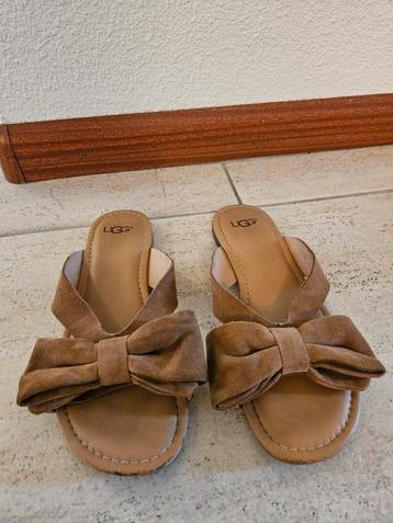 Ugg slippers maat 37 NIEUWSTAAT beschikbaar voor biedingen