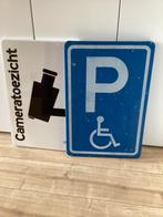 Twee verkeersborden: Toezicht en Parkeren, Ophalen, Gebruikt