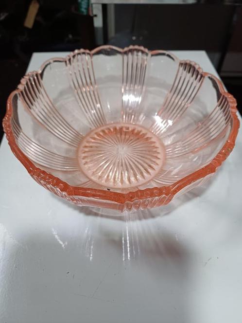Vintage france ros glas schaal, Huis en Inrichting, Keuken | Servies, Gebruikt, Schaal of Schalen, Overige stijlen, Glas, Ophalen of Verzenden