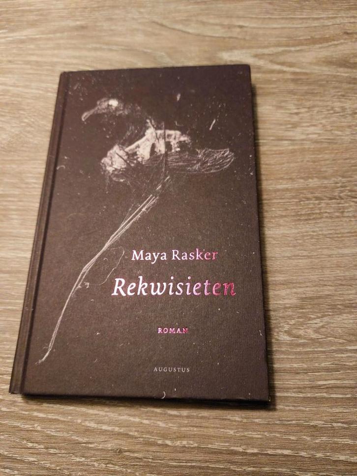 Maya Rasker - Rekwisieten, Boeken, Romans, Zo goed als nieuw, Ophalen of Verzenden