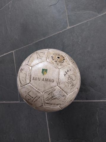 Voetbal Ajax beschikbaar voor biedingen