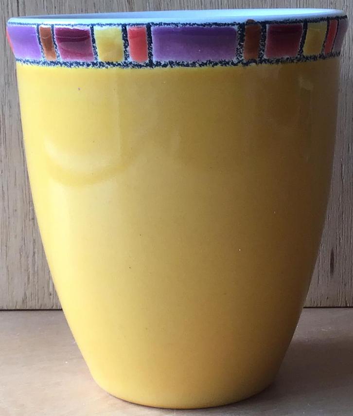 Gele beker Artesa Ecuador - ZGAN, Huis en Inrichting, Keuken | Servies, Zo goed als nieuw, Kop(pen) en/of Schotel(s), Overige stijlen