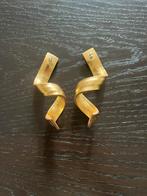 Oorbellen gouden leren wokkels - Griekse design, handgemaakt, Sieraden, Tassen en Uiterlijk, Oorbellen, Ophalen of Verzenden, Zo goed als nieuw