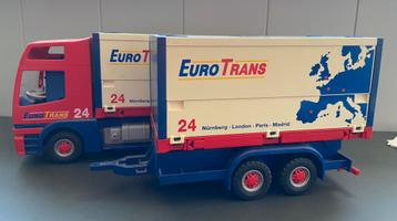 Vrachtwagen met aanhanger beschikbaar voor biedingen